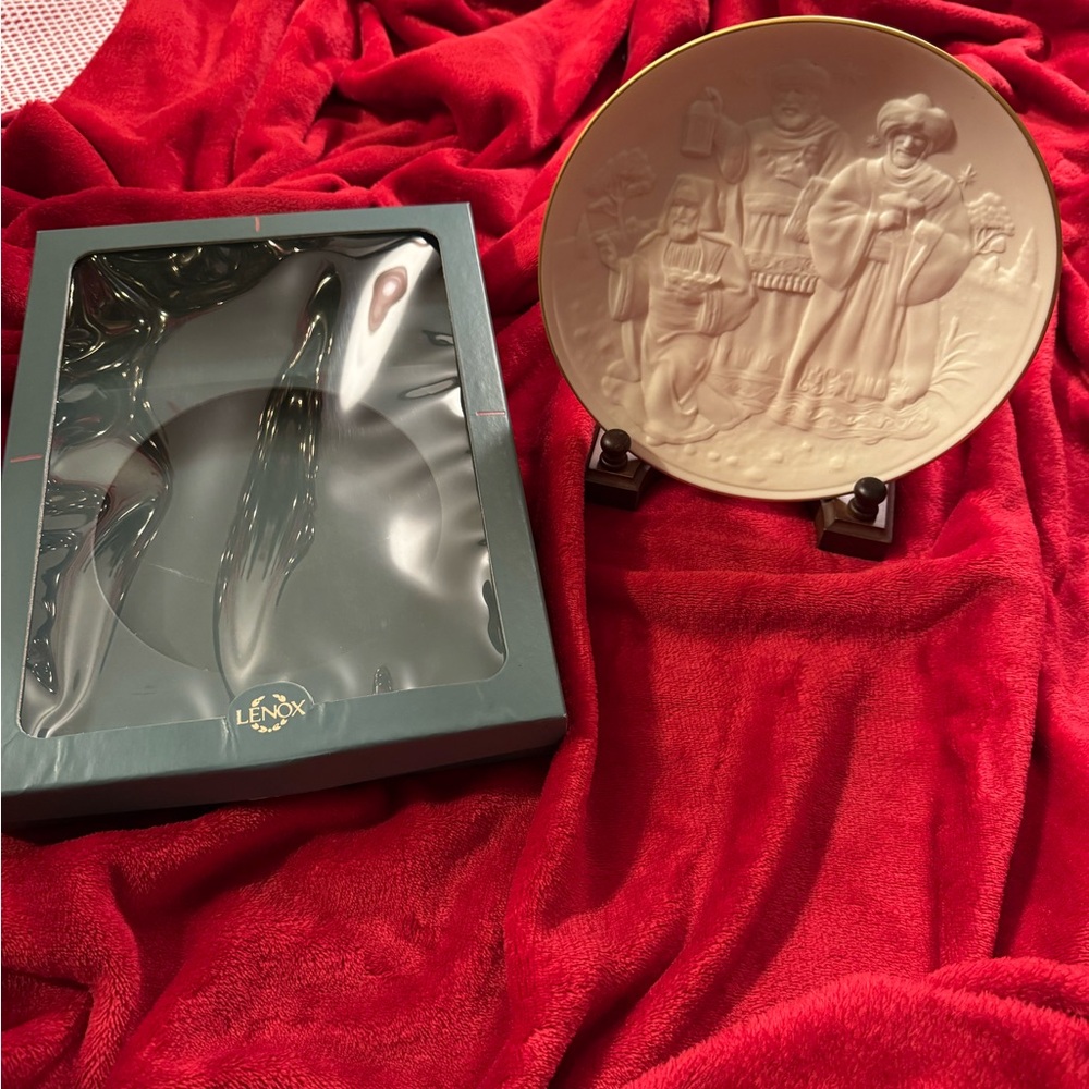 Lenox Cream Decorative Plate with Box
